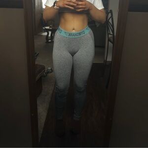 gymshark grey seamless leggings w/ teal waistband